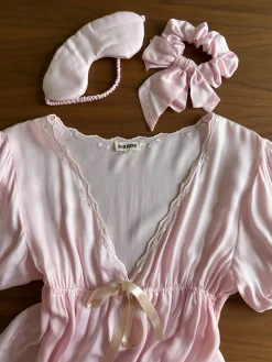 Djerf Avenue Angel Bow Scrunchie Pink Outlet