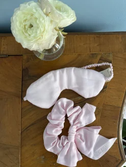 Djerf Avenue Angel Sleeping Mask Pink