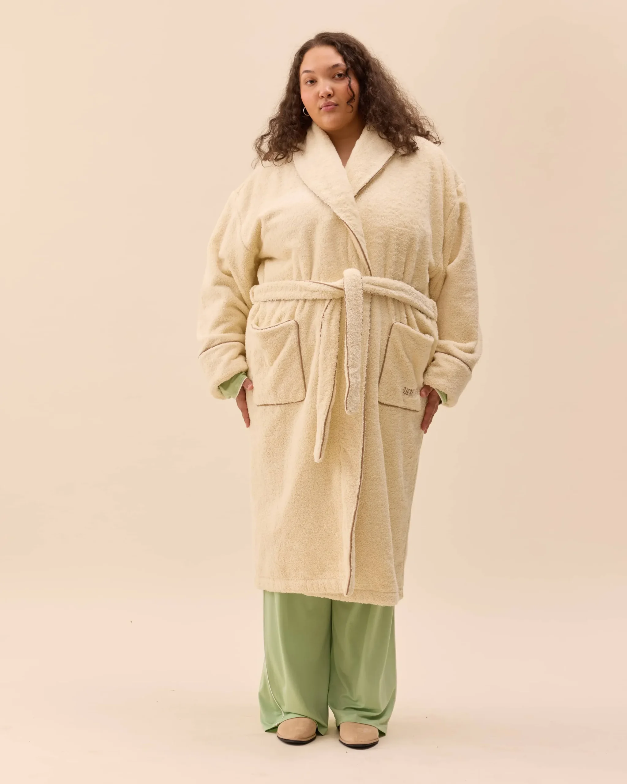 Djerf Avenue Bath Robe Creamy Oat Hot