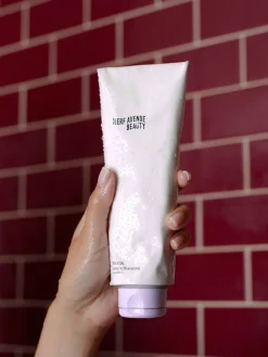 Djerf Avenue Essential Moisture Shampoo