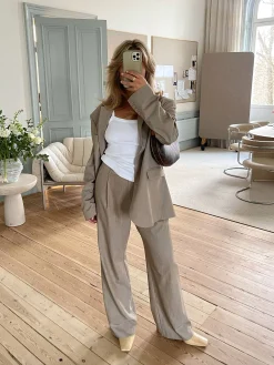 Djerf Avenue Favorite Pants Oat - Tall