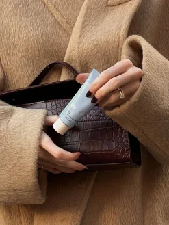 Djerf Avenue Go Close Hand Cream