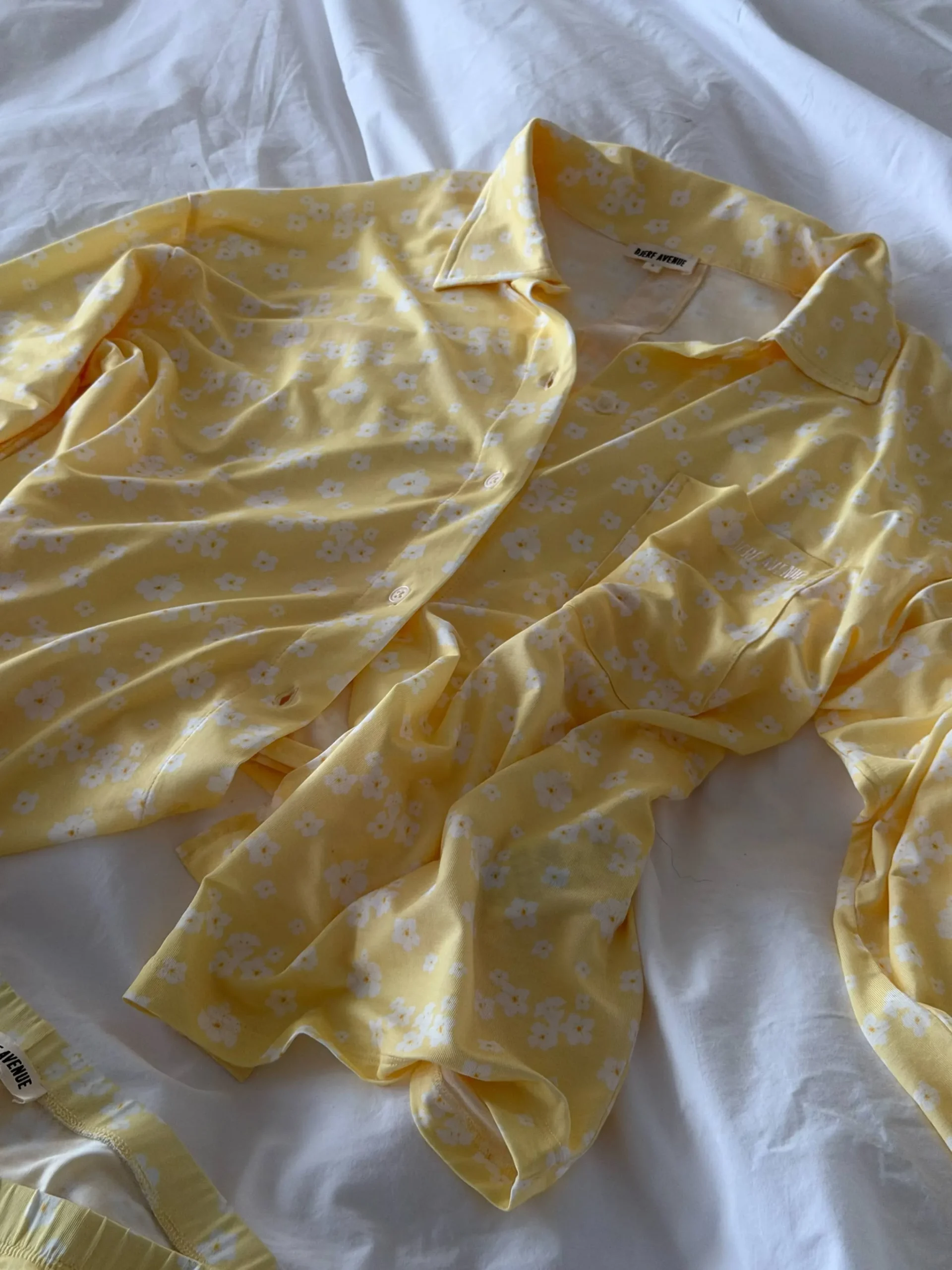 Djerf Avenue Go Slow Shirt Lemon Cake