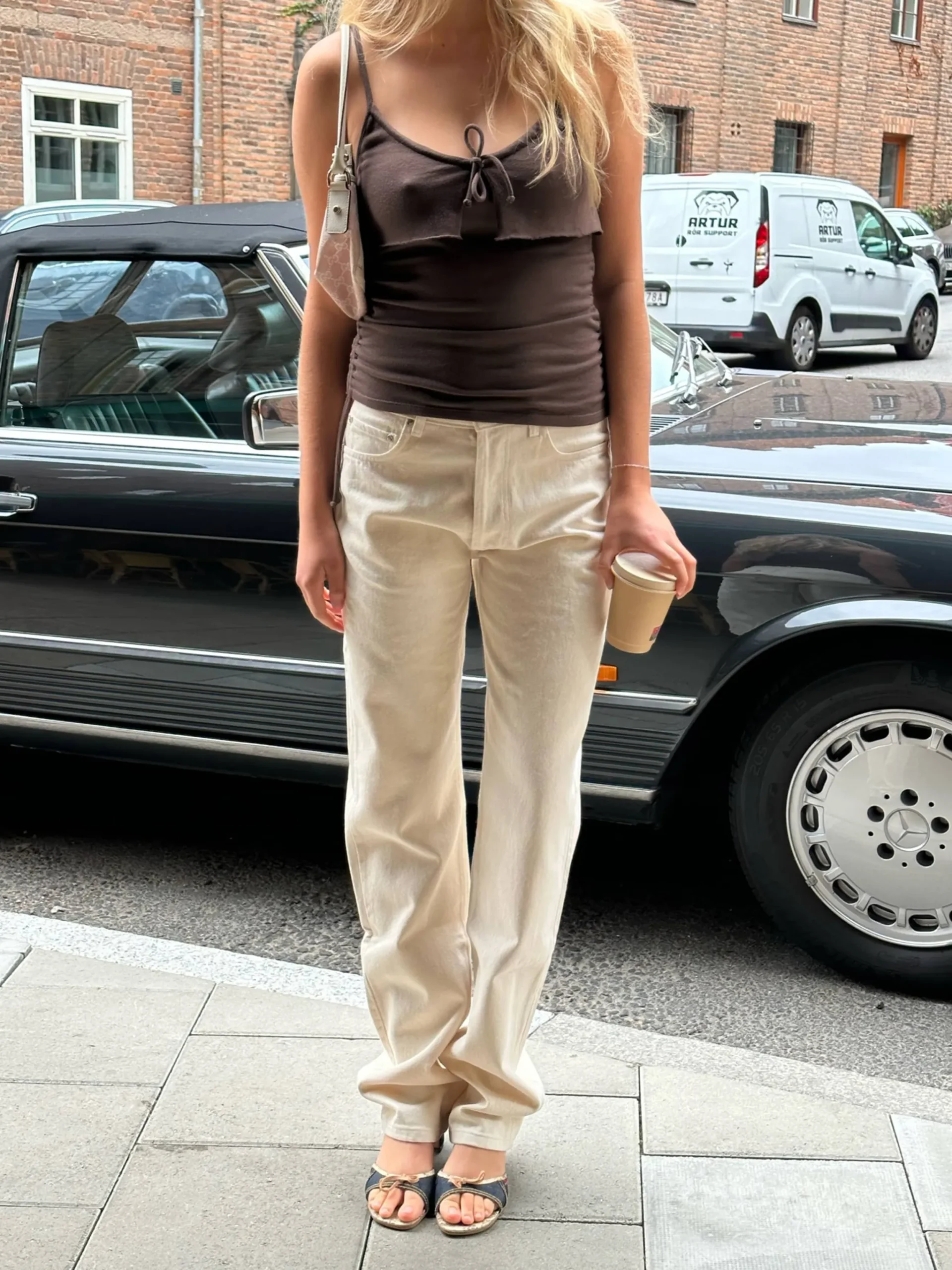 Djerf Avenue Relaxed Jeans Cream - Tall Sale