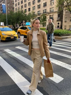 Djerf Avenue Sporty Pants Sand Outlet